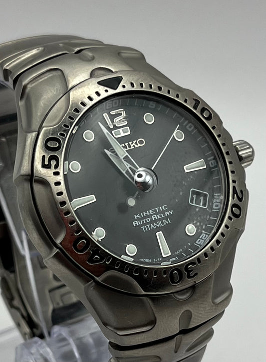 Seiko Kinetic Auto Relay 5J22-0B80 Noire — Titane
