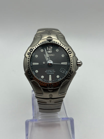 Seiko Kinetic Auto Relay 5J22-0B80 Noire — Titane