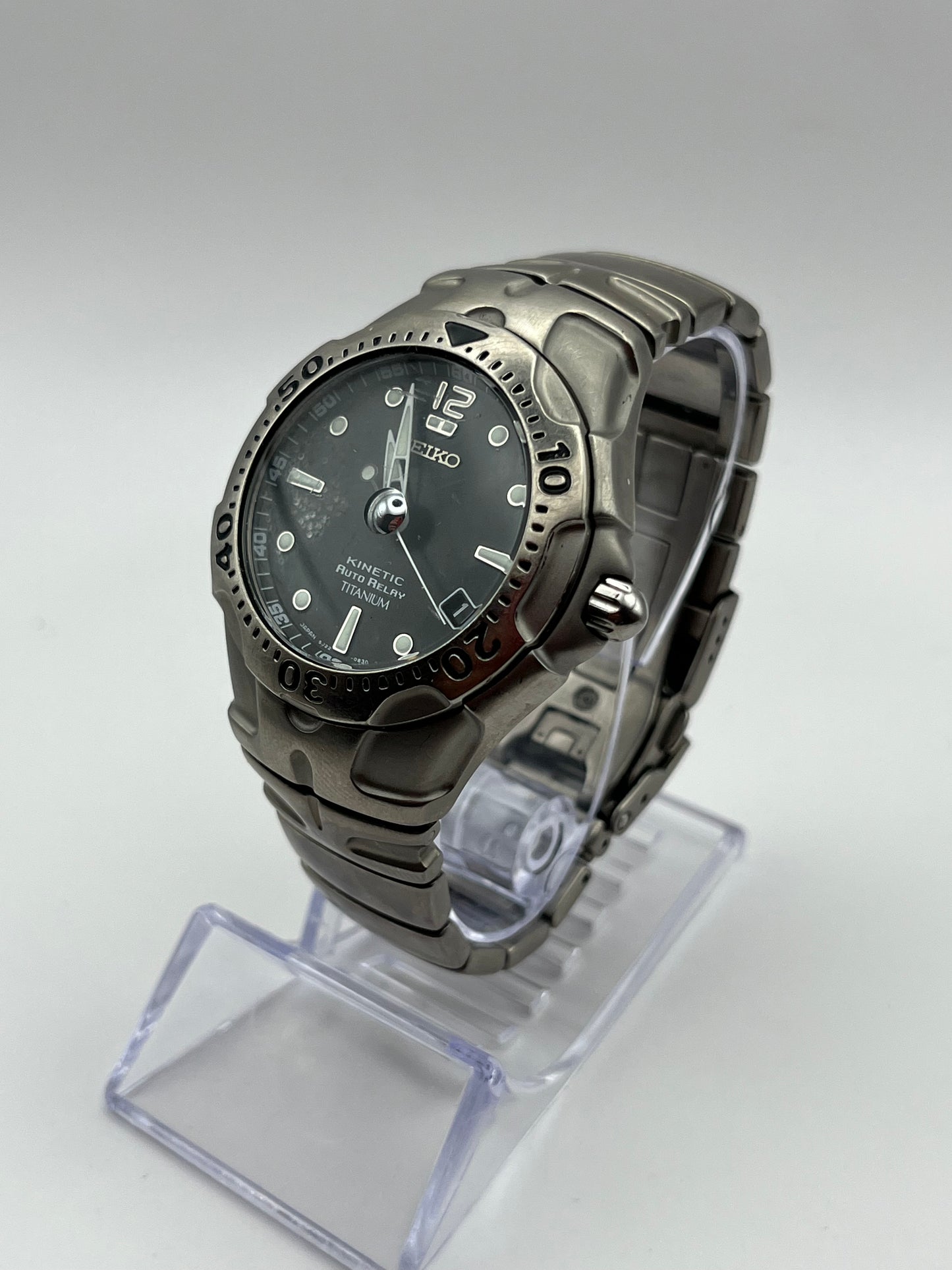 Seiko Kinetic Auto Relay 5J22-0B80 Noire — Titane