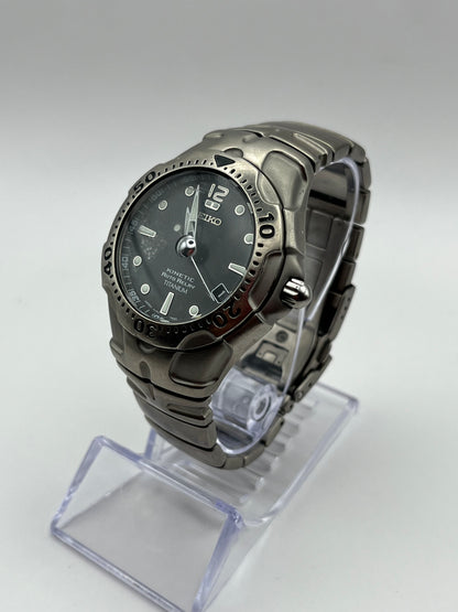 Seiko Kinetic Auto Relay 5J22-0B80 Noire — Titane