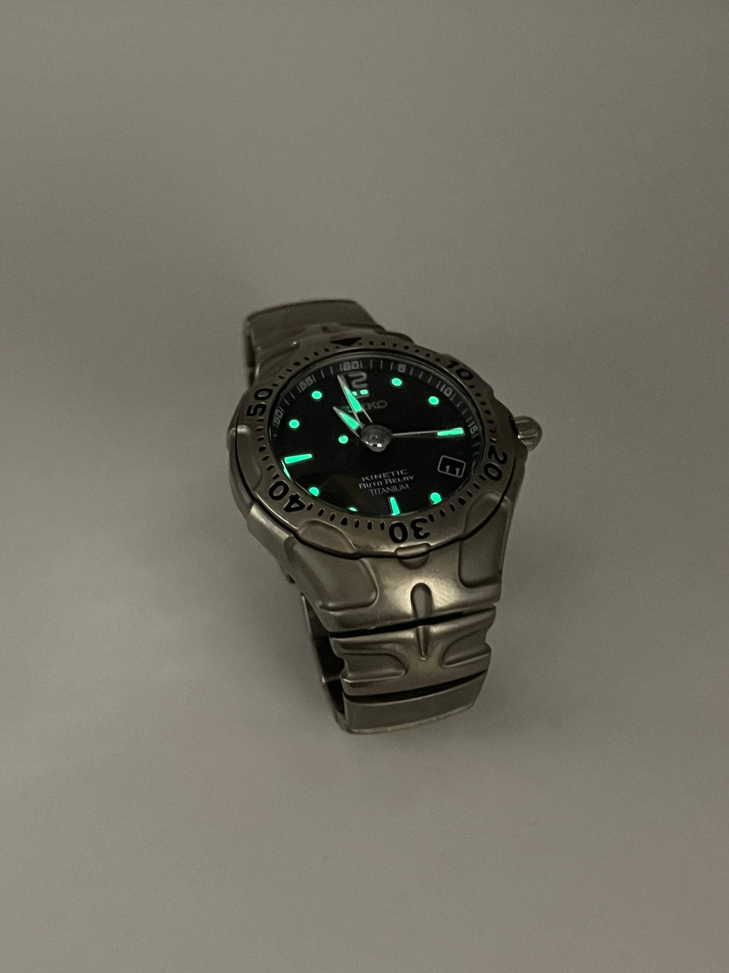 Seiko Kinetic Auto Relay 5J22-0B80 Noire — Titane
